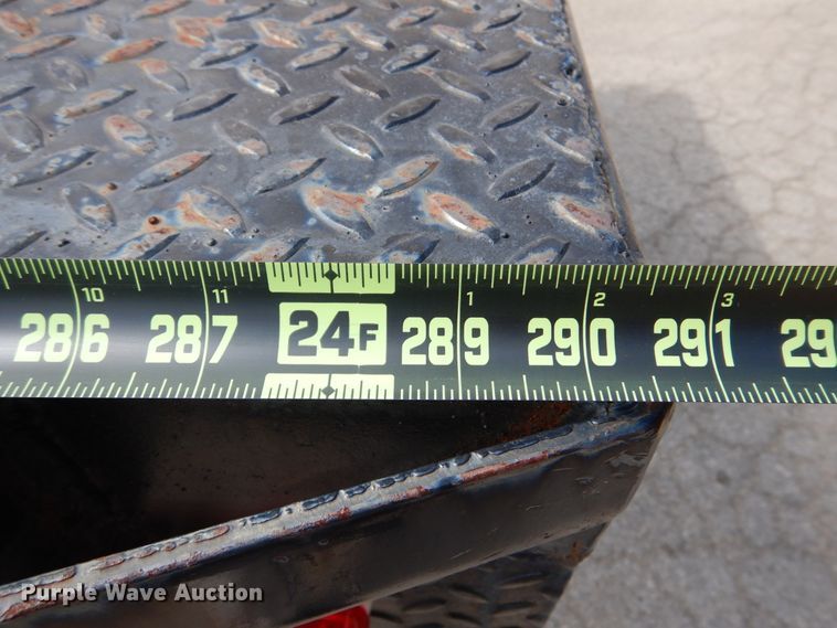 image for item DJ7301 2000 Freightliner Century Class  flatbed truck