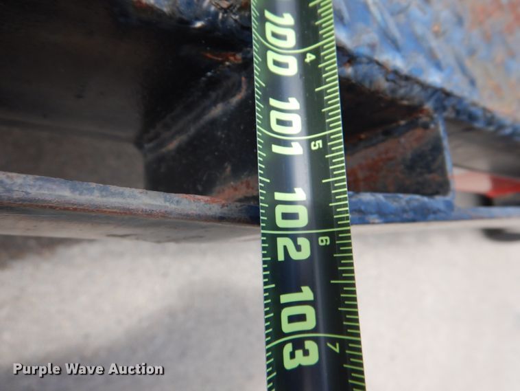 image for item DJ7301 2000 Freightliner Century Class  flatbed truck