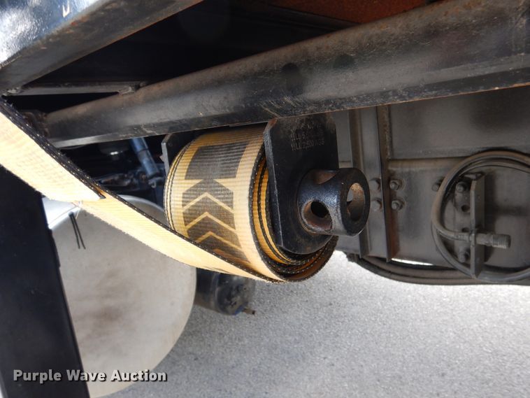 image for item DJ7301 2000 Freightliner Century Class  flatbed truck