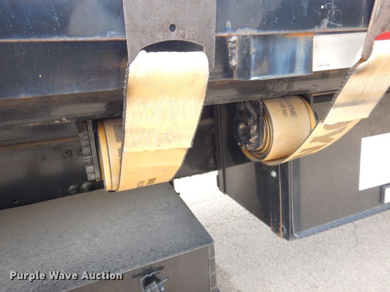 image for item DJ7301 2000 Freightliner Century Class  flatbed truck