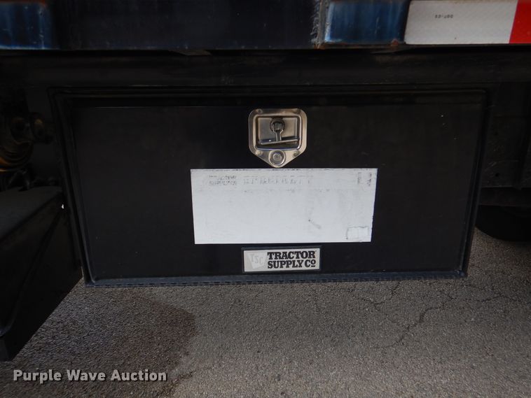 image for item DJ7301 2000 Freightliner Century Class  flatbed truck