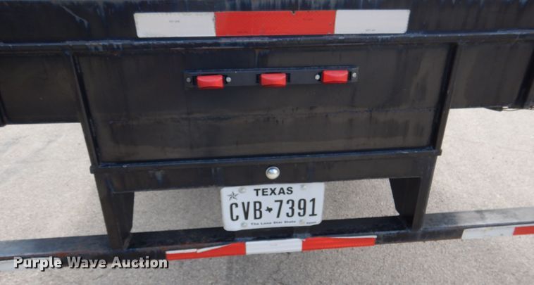 image for item DJ7301 2000 Freightliner Century Class  flatbed truck