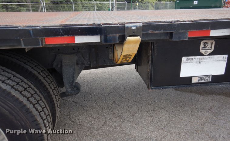 image for item DJ7301 2000 Freightliner Century Class  flatbed truck