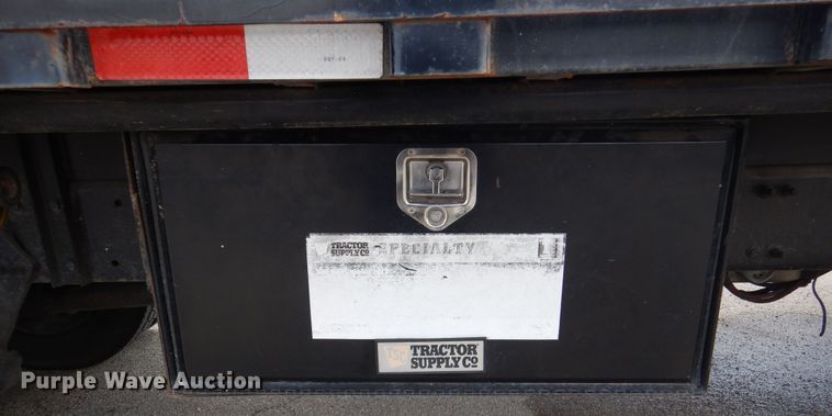 image for item DJ7301 2000 Freightliner Century Class  flatbed truck