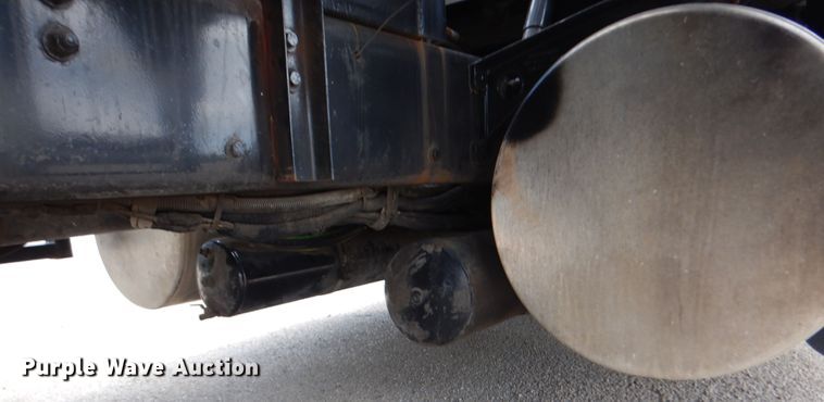 image for item DJ7301 2000 Freightliner Century Class  flatbed truck