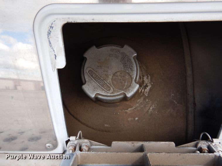 image for item DJ7301 2000 Freightliner Century Class  flatbed truck