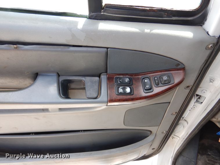 image for item DJ7301 2000 Freightliner Century Class  flatbed truck