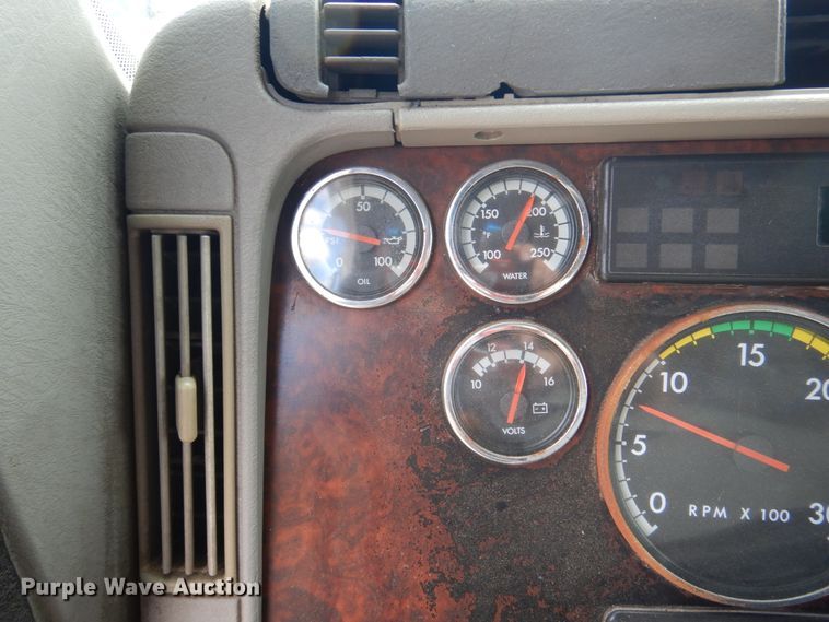 image for item DJ7301 2000 Freightliner Century Class  flatbed truck