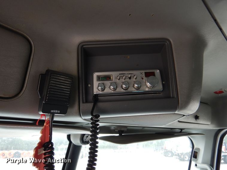 image for item DJ7301 2000 Freightliner Century Class  flatbed truck