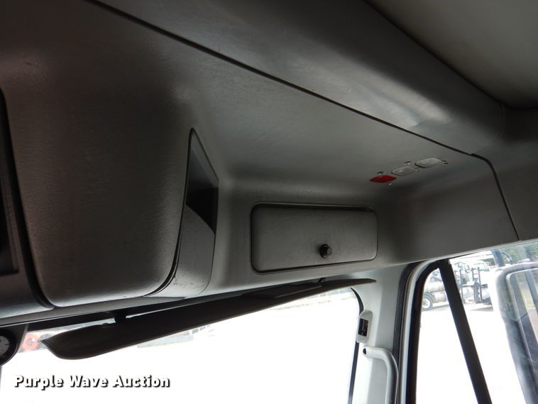 image for item DJ7301 2000 Freightliner Century Class  flatbed truck