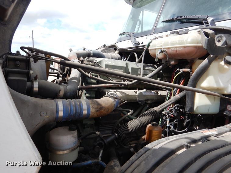 image for item DJ7301 2000 Freightliner Century Class  flatbed truck