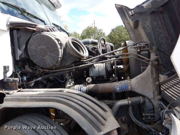 image for item DJ7301 2000 Freightliner Century Class  flatbed truck