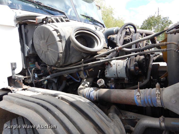 image for item DJ7301 2000 Freightliner Century Class  flatbed truck