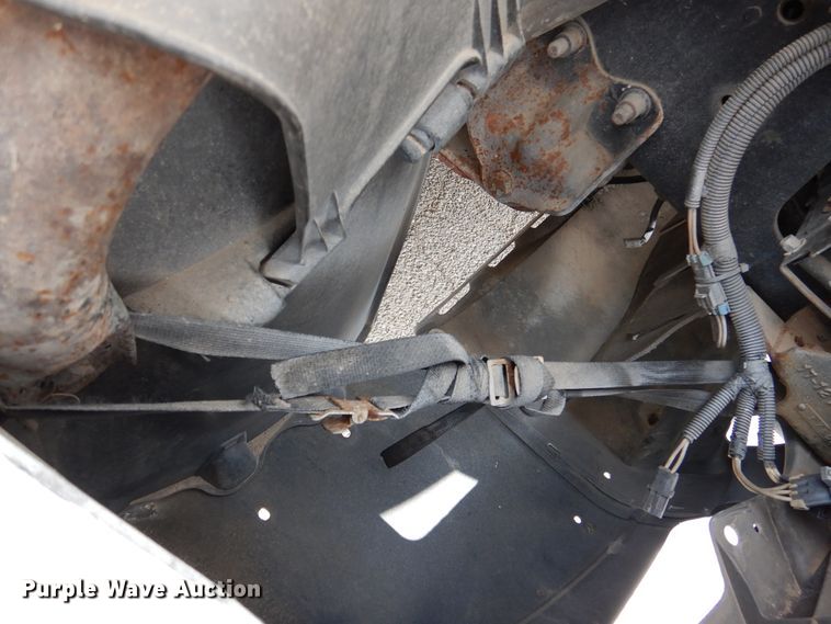 image for item DJ7301 2000 Freightliner Century Class  flatbed truck