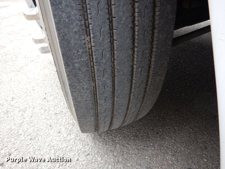 image for item DJ7301 2000 Freightliner Century Class  flatbed truck