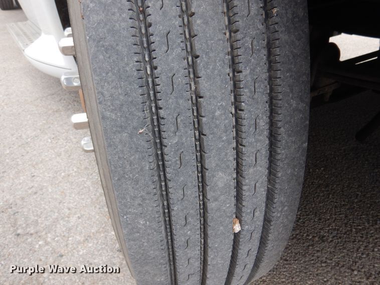 image for item DJ7301 2000 Freightliner Century Class  flatbed truck