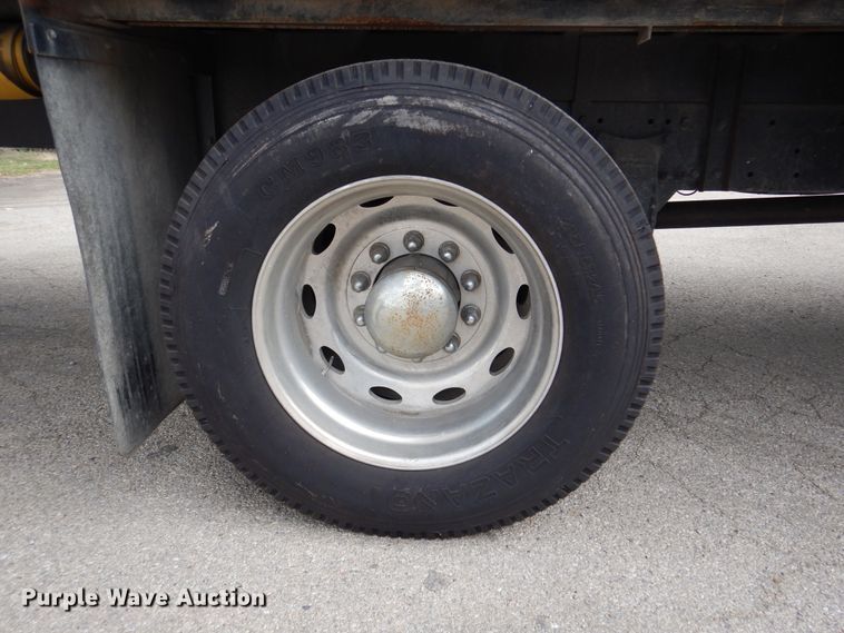 image for item DJ7301 2000 Freightliner Century Class  flatbed truck