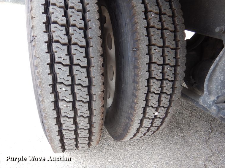 image for item DJ7301 2000 Freightliner Century Class  flatbed truck