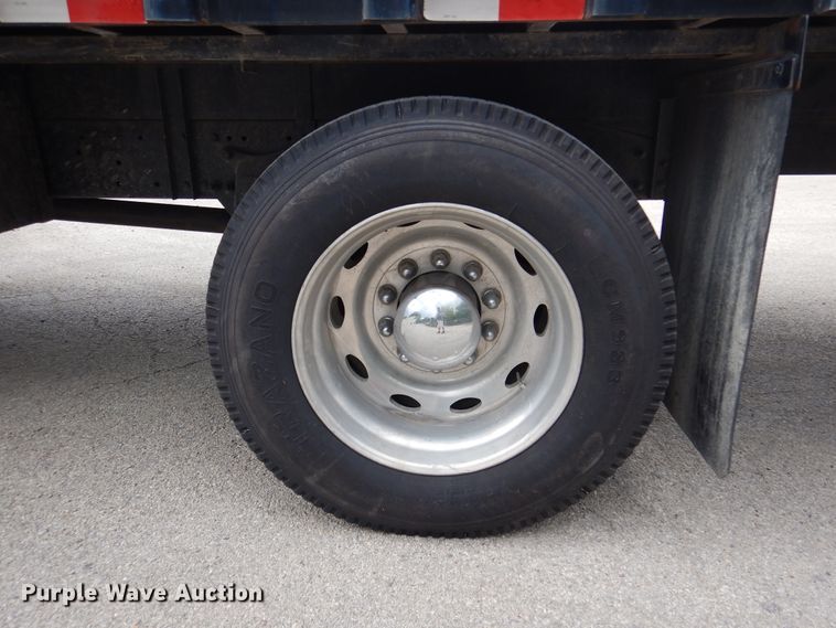 image for item DJ7301 2000 Freightliner Century Class  flatbed truck