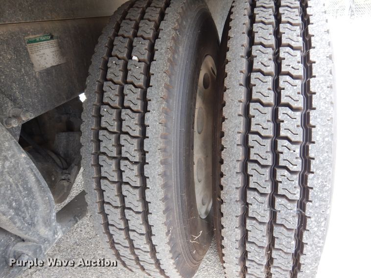 image for item DJ7301 2000 Freightliner Century Class  flatbed truck