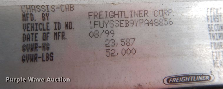 image for item DJ7301 2000 Freightliner Century Class  flatbed truck