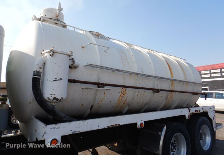 image for item DK8227 1985 Peterbilt 359  tank truck