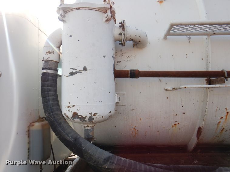 image for item DK8227 1985 Peterbilt 359  tank truck