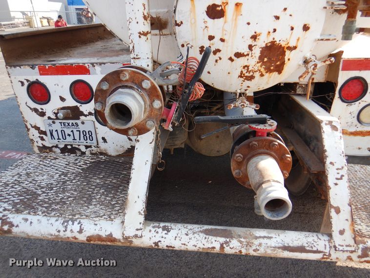 image for item DK8227 1985 Peterbilt 359  tank truck