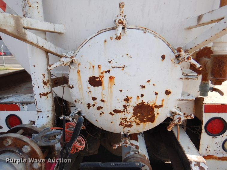 image for item DK8227 1985 Peterbilt 359  tank truck