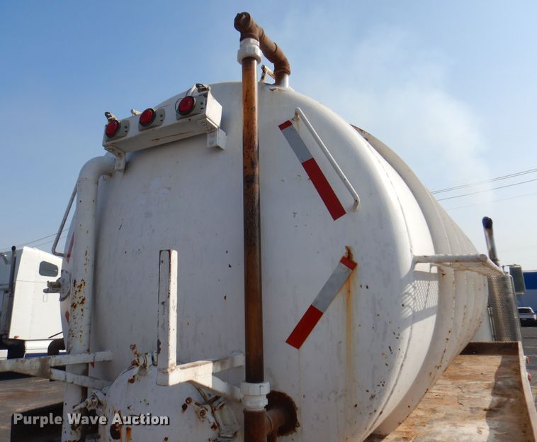 image for item DK8227 1985 Peterbilt 359  tank truck