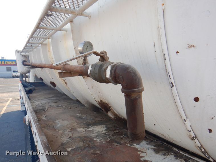 image for item DK8227 1985 Peterbilt 359  tank truck