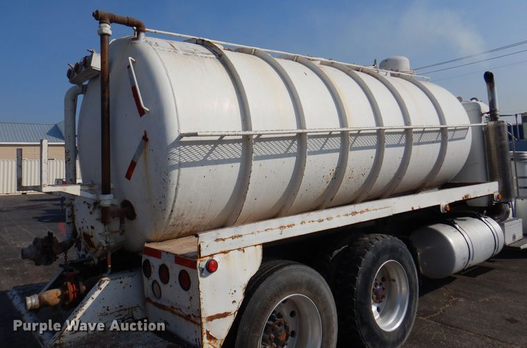 image for item DK8227 1985 Peterbilt 359  tank truck