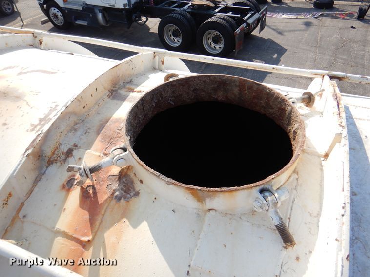 image for item DK8227 1985 Peterbilt 359  tank truck