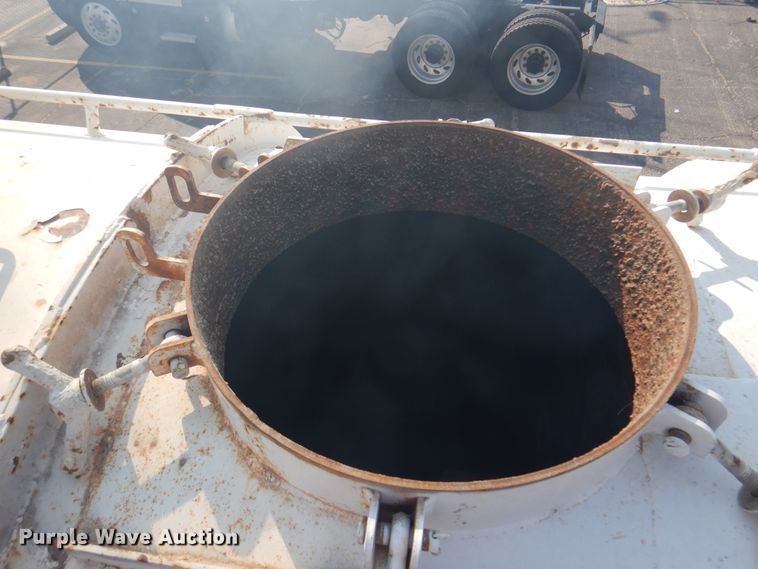 image for item DK8227 1985 Peterbilt 359  tank truck