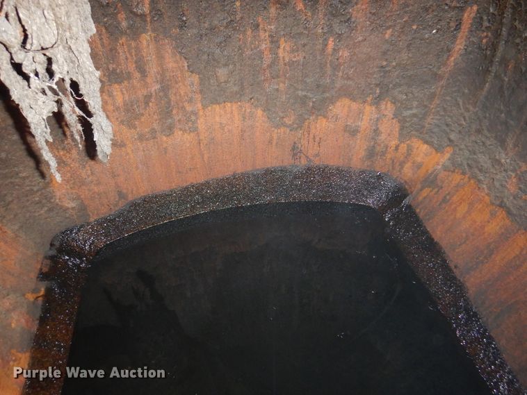 image for item DK8227 1985 Peterbilt 359  tank truck