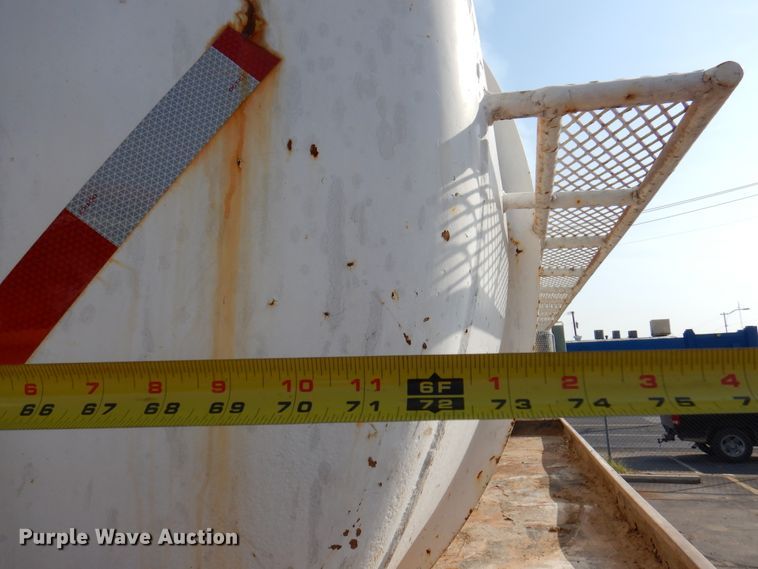 image for item DK8227 1985 Peterbilt 359  tank truck