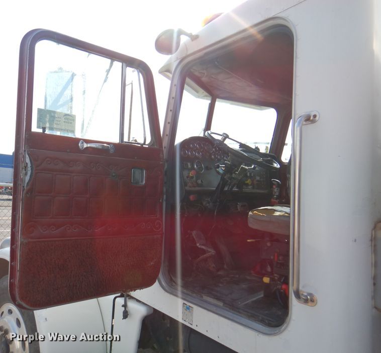 image for item DK8227 1985 Peterbilt 359  tank truck