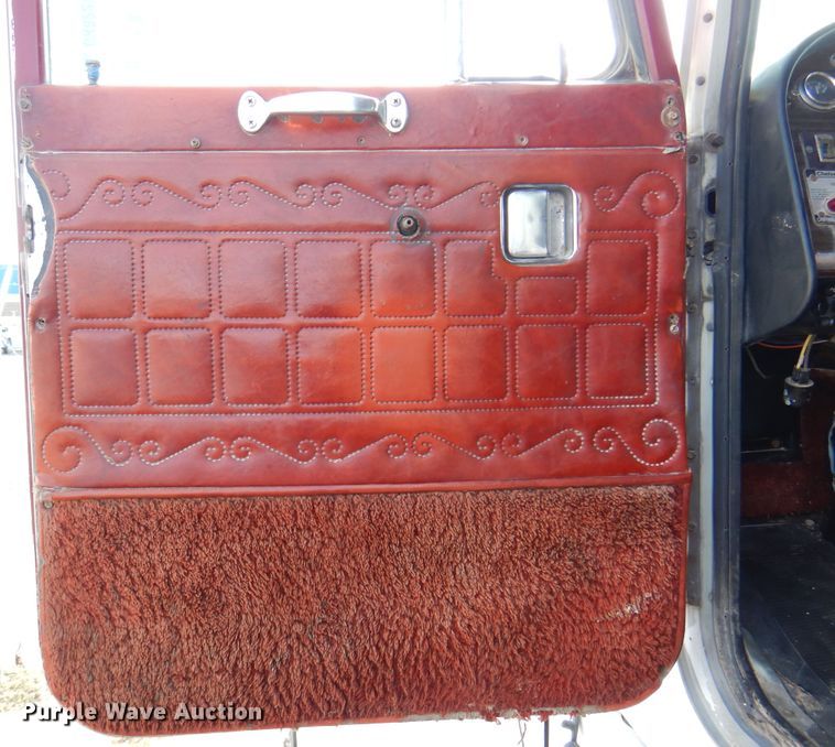 image for item DK8227 1985 Peterbilt 359  tank truck