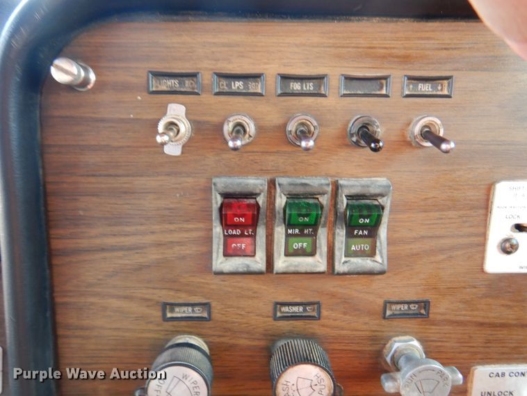 image for item DK8227 1985 Peterbilt 359  tank truck