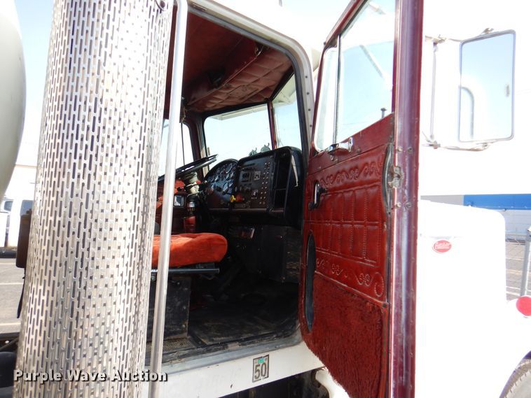 image for item DK8227 1985 Peterbilt 359  tank truck