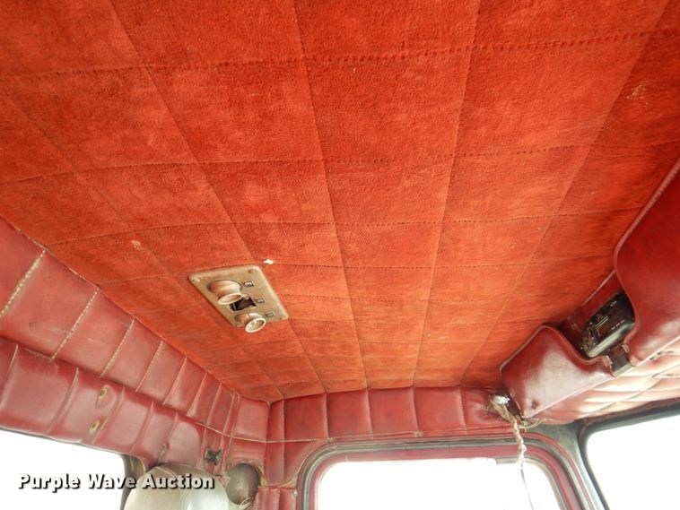 image for item DK8227 1985 Peterbilt 359  tank truck