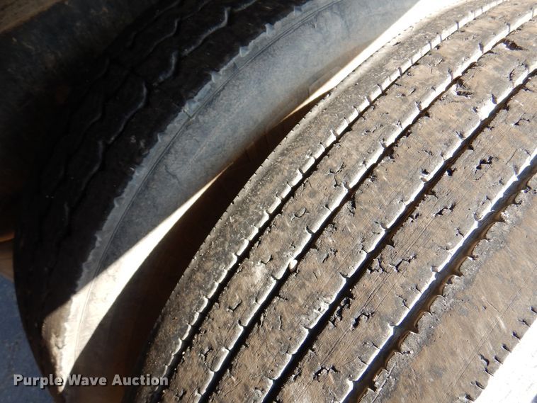 image for item DK8227 1985 Peterbilt 359  tank truck