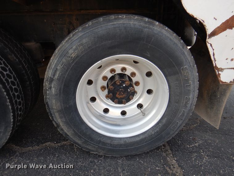 image for item DK8227 1985 Peterbilt 359  tank truck