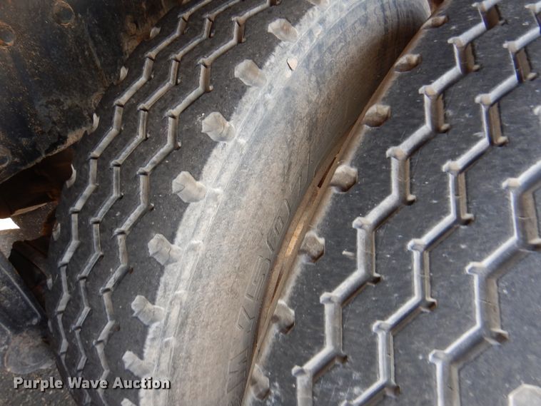 image for item DK8227 1985 Peterbilt 359  tank truck