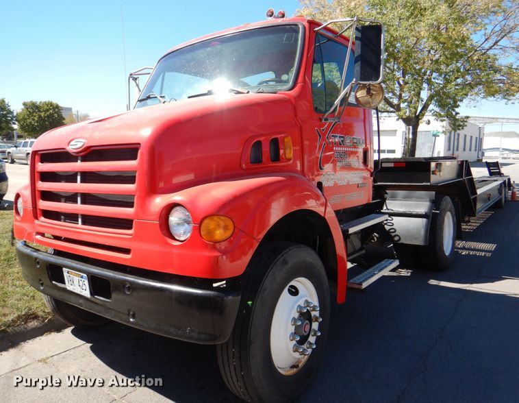 image for item DL0169 1999 Sterling L7501  semi truck