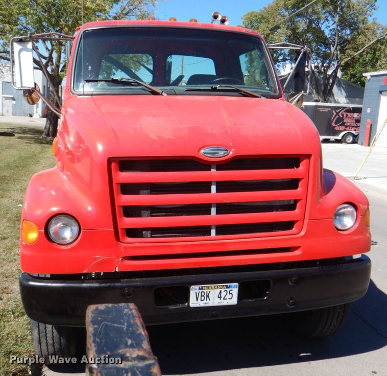image for item DL0169 1999 Sterling L7501  semi truck