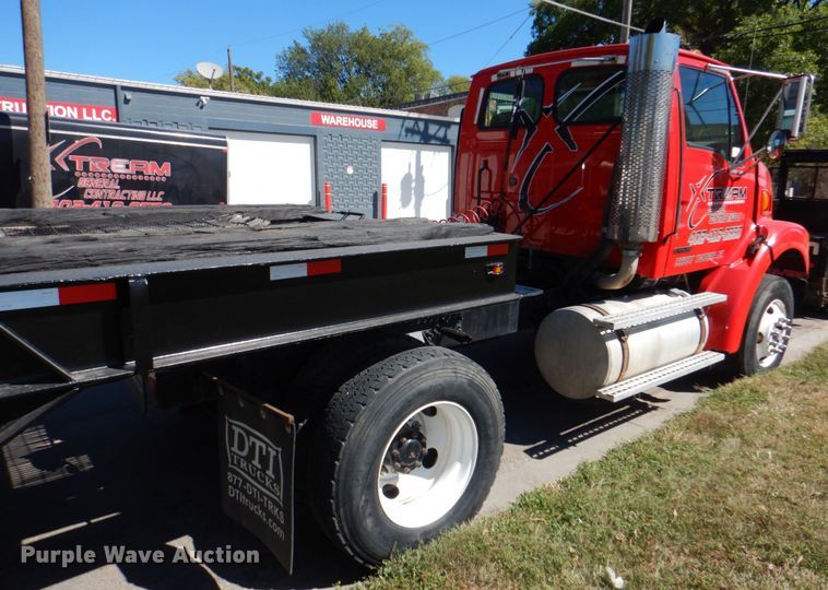 image for item DL0169 1999 Sterling L7501  semi truck