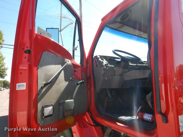 image for item DL0169 1999 Sterling L7501  semi truck