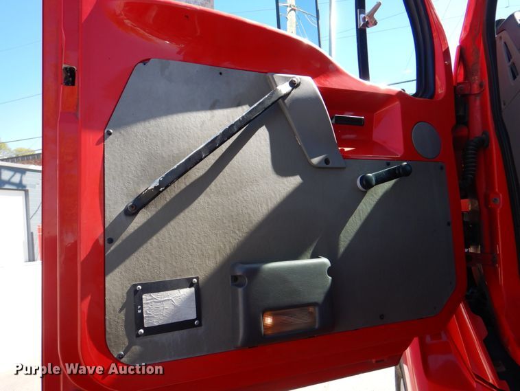 image for item DL0169 1999 Sterling L7501  semi truck