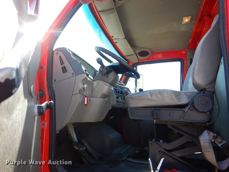 image for item DL0169 1999 Sterling L7501  semi truck